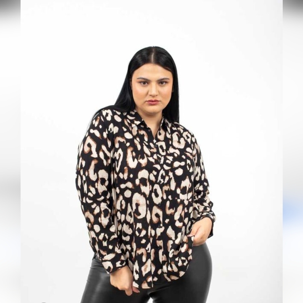 H&M Black and Cream Patterned Button Down Shirt